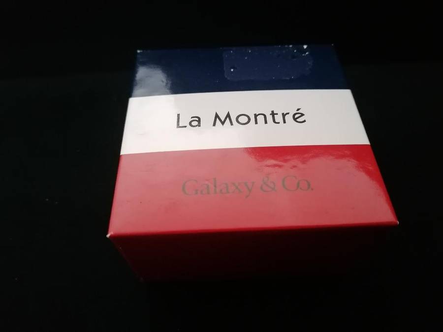 *LA MONTRE WATER RESISTANT WATCH IN BOX WITH SPARE LINKS*
