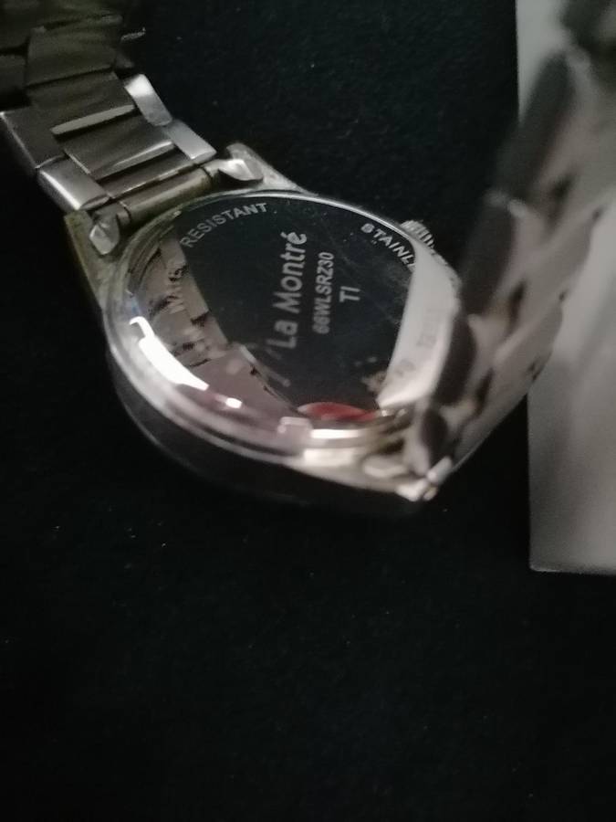 *LA MONTRE WATER RESISTANT WATCH IN BOX WITH SPARE LINKS*