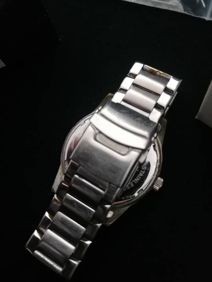 *LA MONTRE WATER RESISTANT WATCH IN BOX WITH SPARE LINKS*