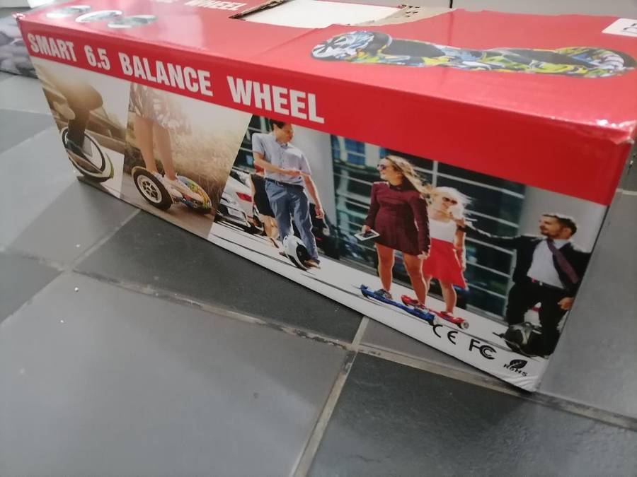 *AWESOME DEAL*SMART 6.5 INCH BALANCE BOARD WITH LED LIGHTS AND BT SPEAKER***