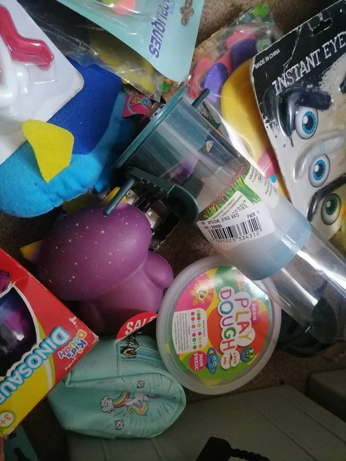 *WEEKEND SPECIAL**GIFT SHOP LIQUIDATION*LOT OF PARTY ITEMS,TOYS ETC*ONE BID FOR THE LOT*