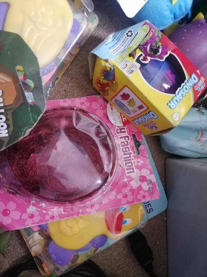 *WEEKEND SPECIAL**GIFT SHOP LIQUIDATION*LOT OF PARTY ITEMS,TOYS ETC*ONE BID FOR THE LOT*