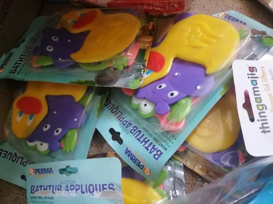 *WEEKEND SPECIAL**GIFT SHOP LIQUIDATION*LOT OF PARTY ITEMS,TOYS ETC*ONE BID FOR THE LOT*