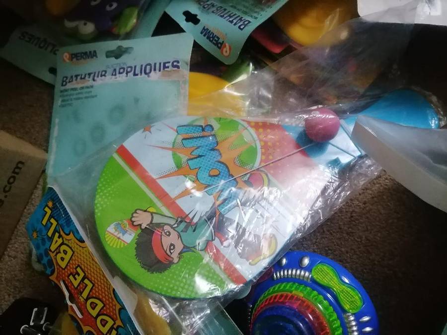 *WEEKEND SPECIAL**GIFT SHOP LIQUIDATION*LOT OF PARTY ITEMS,TOYS ETC*ONE BID FOR THE LOT*