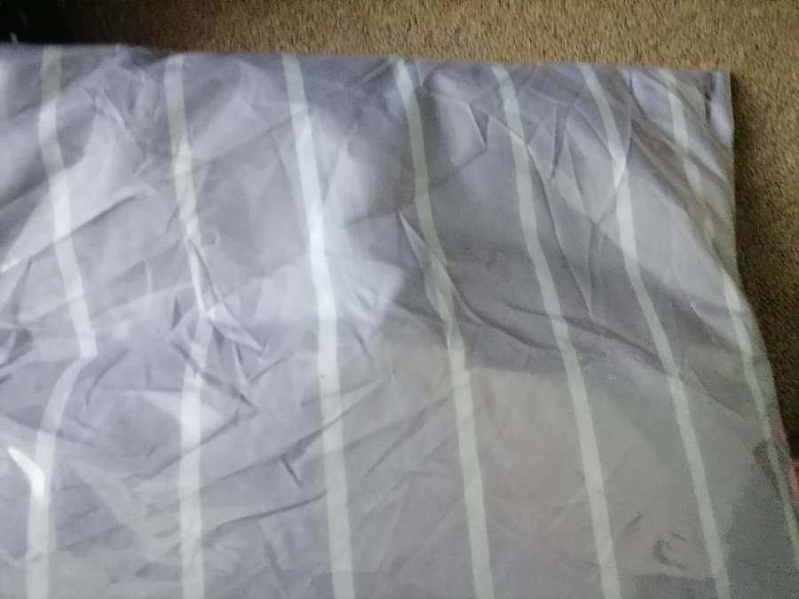 *WEEKEND SPECIAL*BULK LOT OF BEDDING MATERIAL(ONE BID FOR THE LOT**
