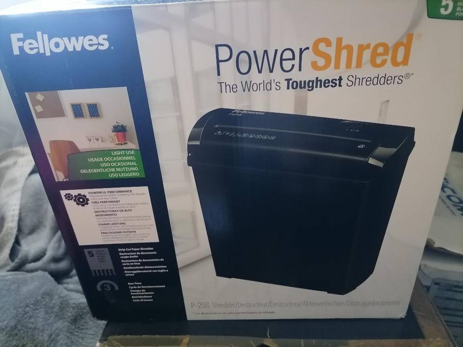 *FELLOWES 25S PAPER SCHREDDER IN BOX
