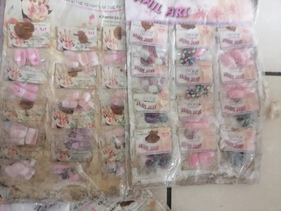 LOT OF OVER 400 X NAIL ART SETS*PACKAGING DAMAGED IN WARHOUSE*PRODUCT STILL 100S*