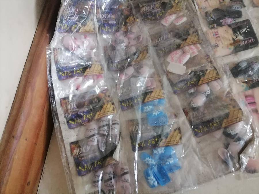 LOT OF OVER 400 X NAIL ART SETS*PACKAGING DAMAGED IN WARHOUSE*PRODUCT STILL 100S*