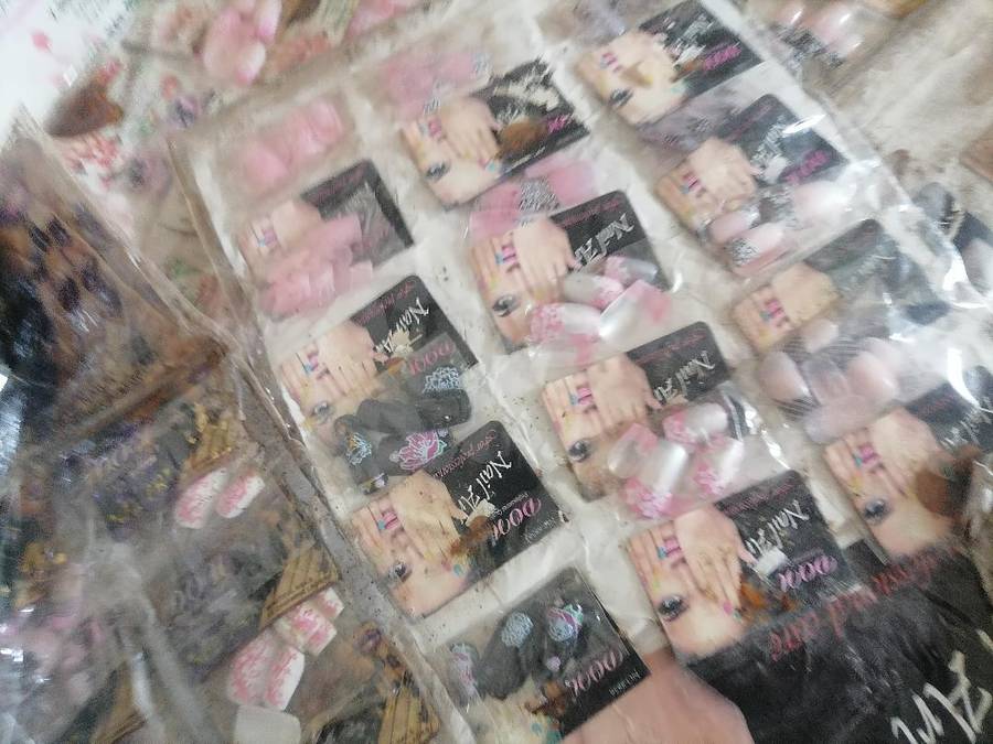 LOT OF OVER 400 X NAIL ART SETS*PACKAGING DAMAGED IN WARHOUSE*PRODUCT STILL 100S*