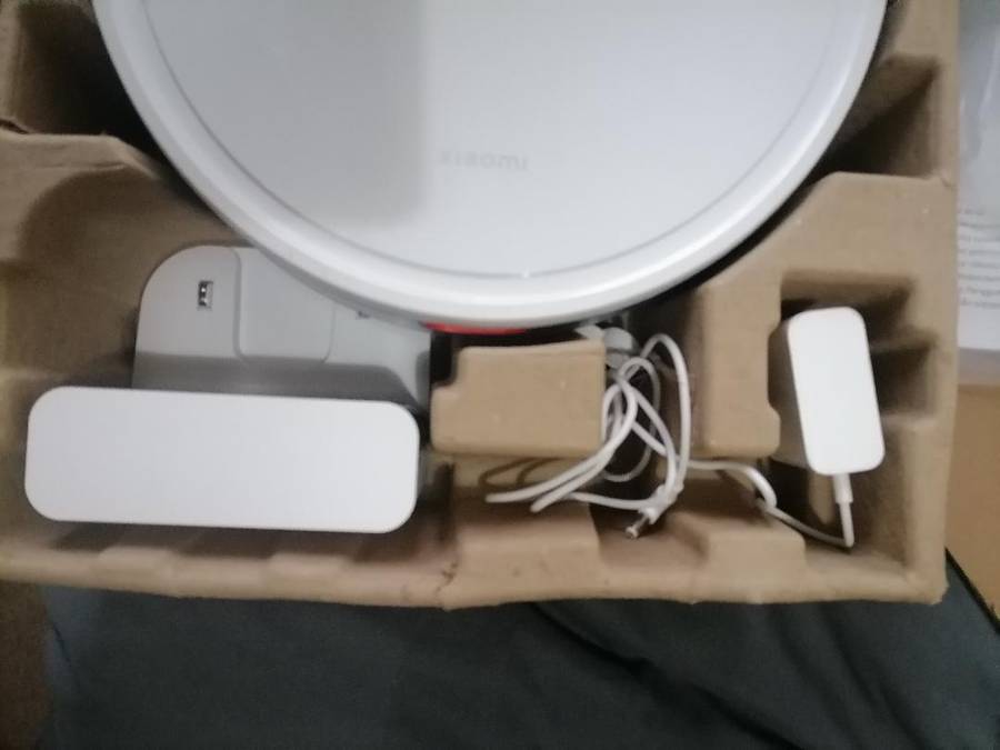 Xiaomi E10 Smart Robot Vac/Mop, Charging Station in Box