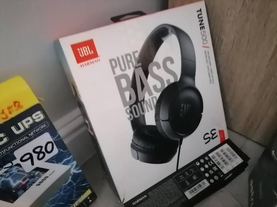 Lot of defective electronics - one bid for the lot as per pics