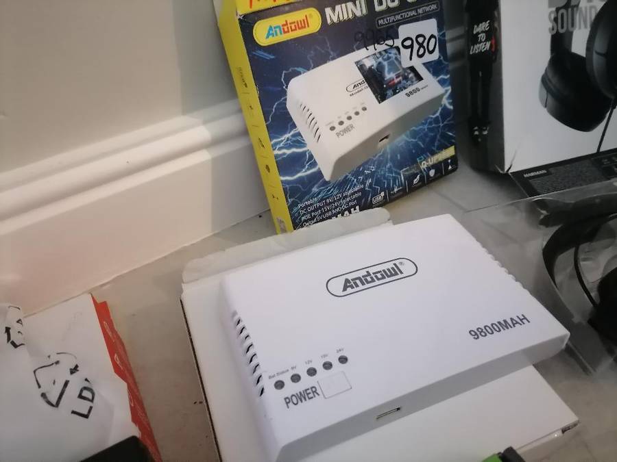 Lot of defective electronics - one bid for the lot as per pics