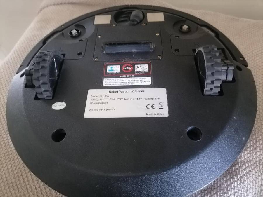 *NANNY VAC SMART ROBOT VACUUM*WORKING, NEEDS BRUSHES*