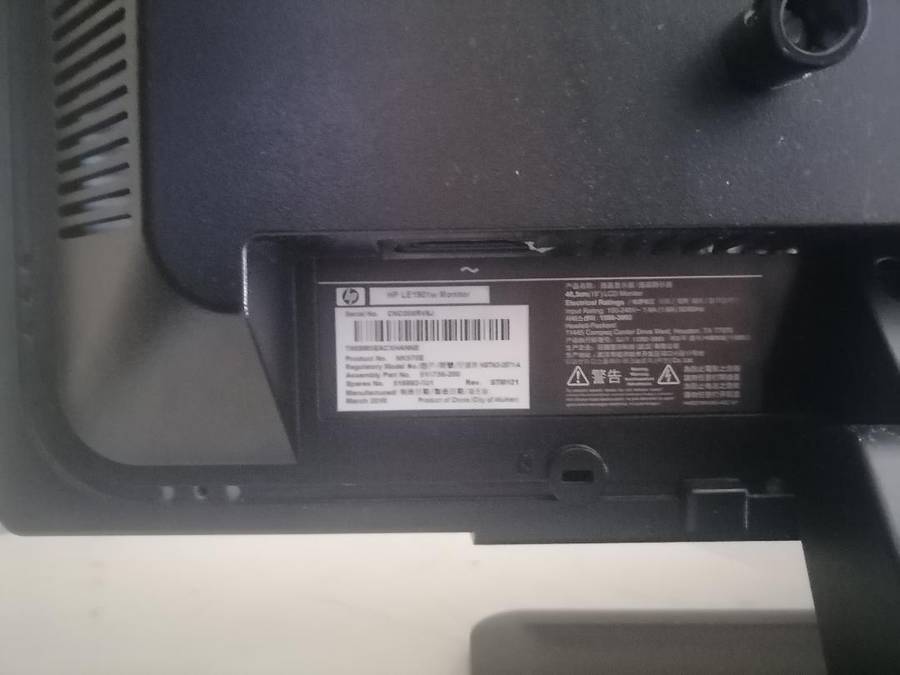 Lot of 3 x working PC screens, one bid for the lot of 3