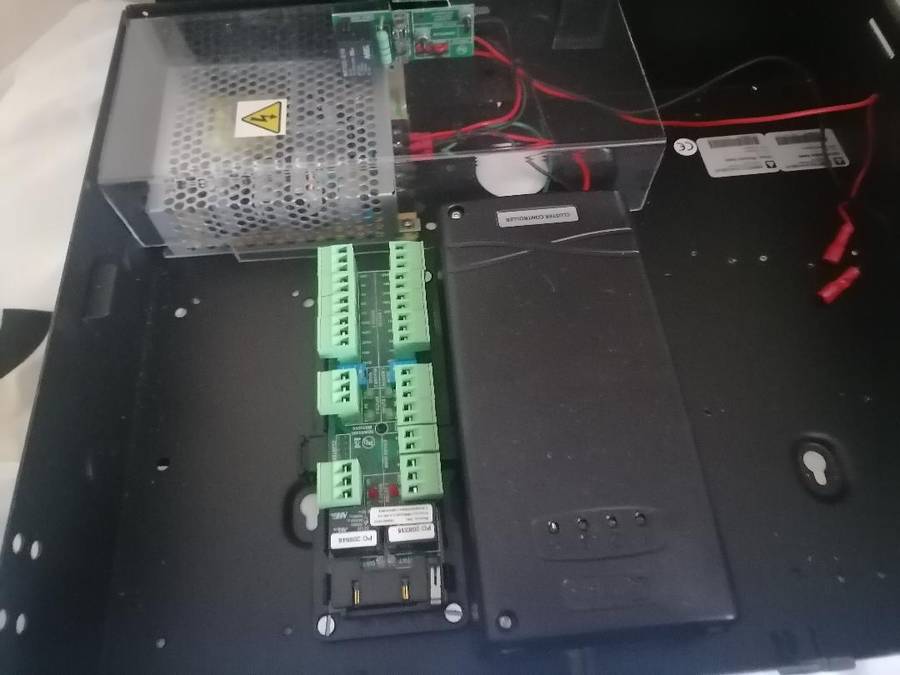 Impro System Cluster Controller in IPS Box with One 2 Wiegand Reader Module HCW930-0-0-GB