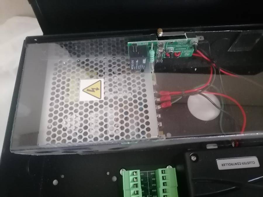 Impro System Cluster Controller in IPS Box with One 2 Wiegand Reader Module HCW930-0-0-GB