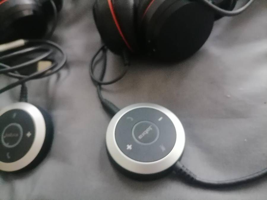 Buy one get one free*Jabra Evolve 40 Headset with Mic+controller*retails for R2000 each*