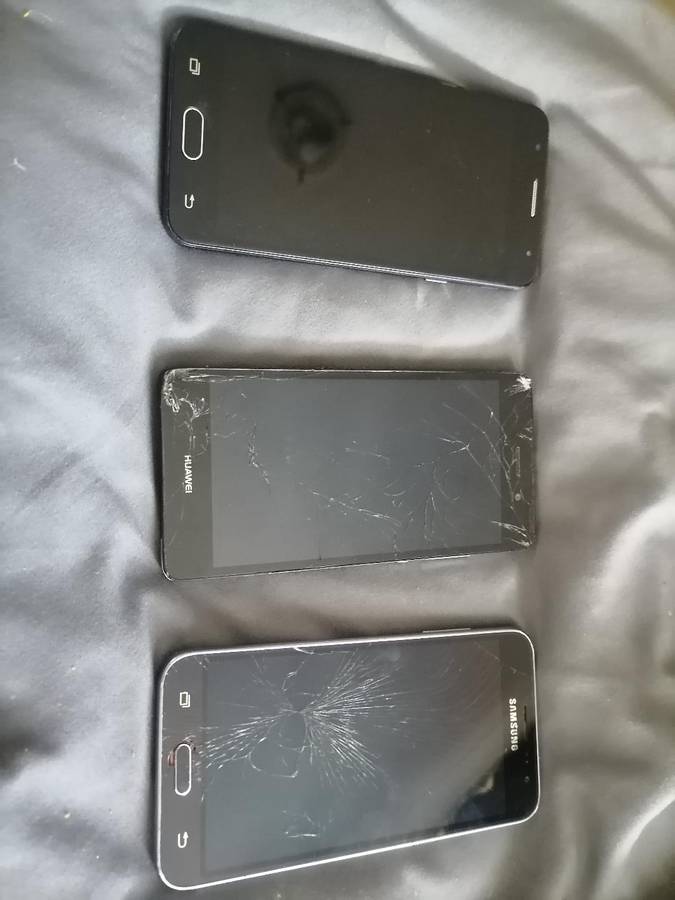 Lot of 3 x Defective Cellphones*one bid for the lot*untested*