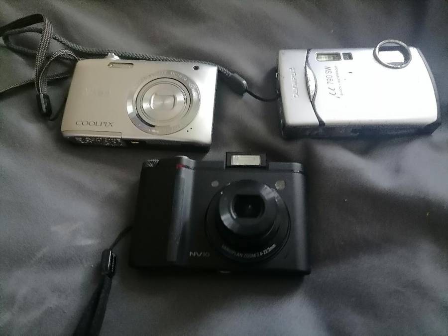 Lot of 3 x Digital Cameras*one bid for the lot*untested*