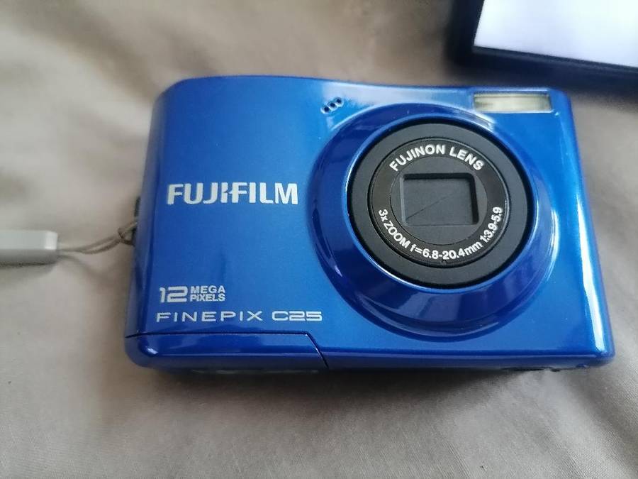 *WEEKEND SPECIAL*2 x WORKING CAMERAS AND BAG*ONE BID FOR BOTH*