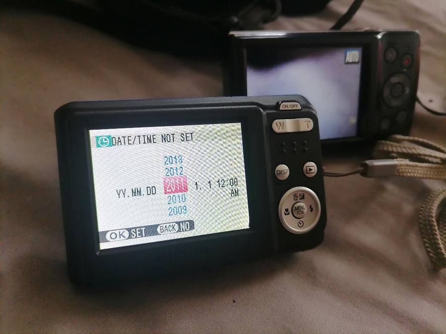 *WEEKEND SPECIAL*2 x WORKING CAMERAS AND BAG*ONE BID FOR BOTH*