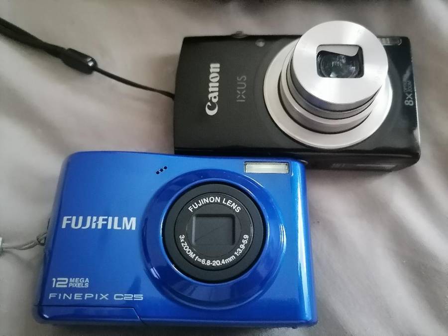 *WEEKEND SPECIAL*2 x WORKING CAMERAS AND BAG*ONE BID FOR BOTH*