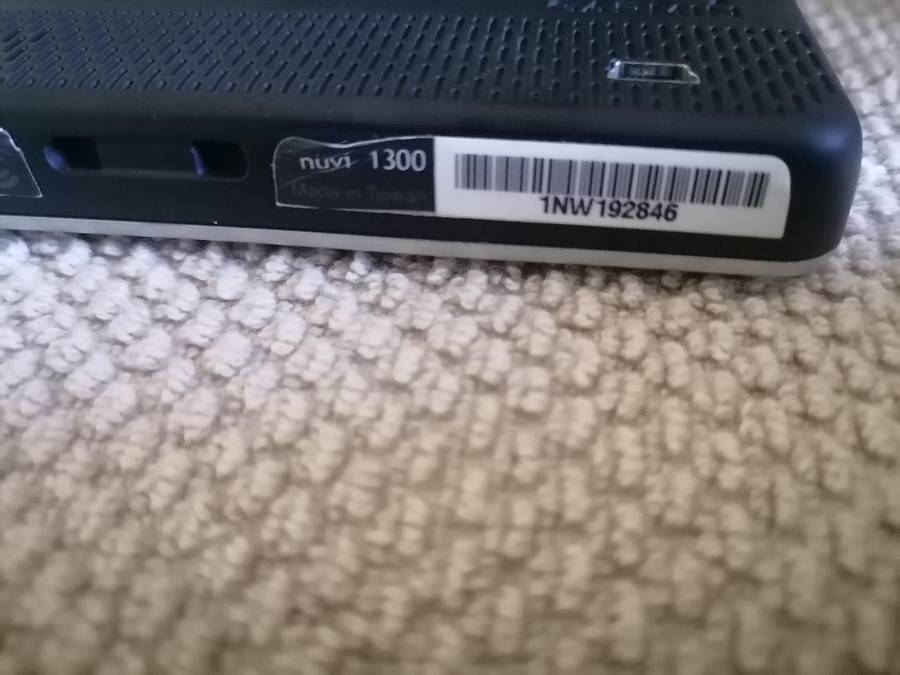 Garmin Nuvi 1300 GPS with car charger