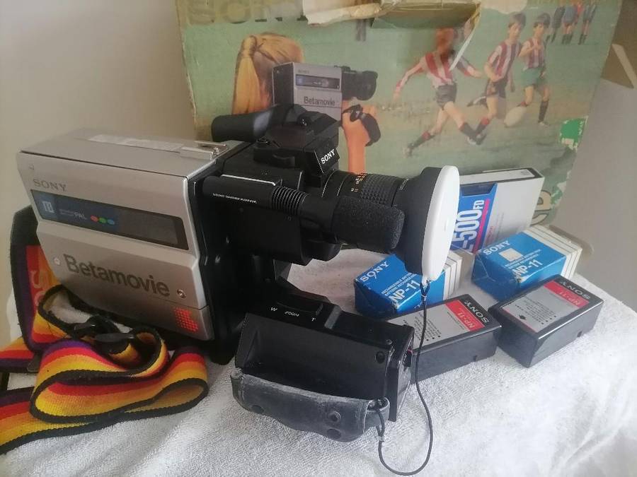 Vintage Sony Betamovie BMC-100P VIDEO CAMERA in box with batteries