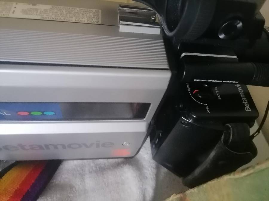 Vintage Sony Betamovie BMC-100P VIDEO CAMERA in box with batteries