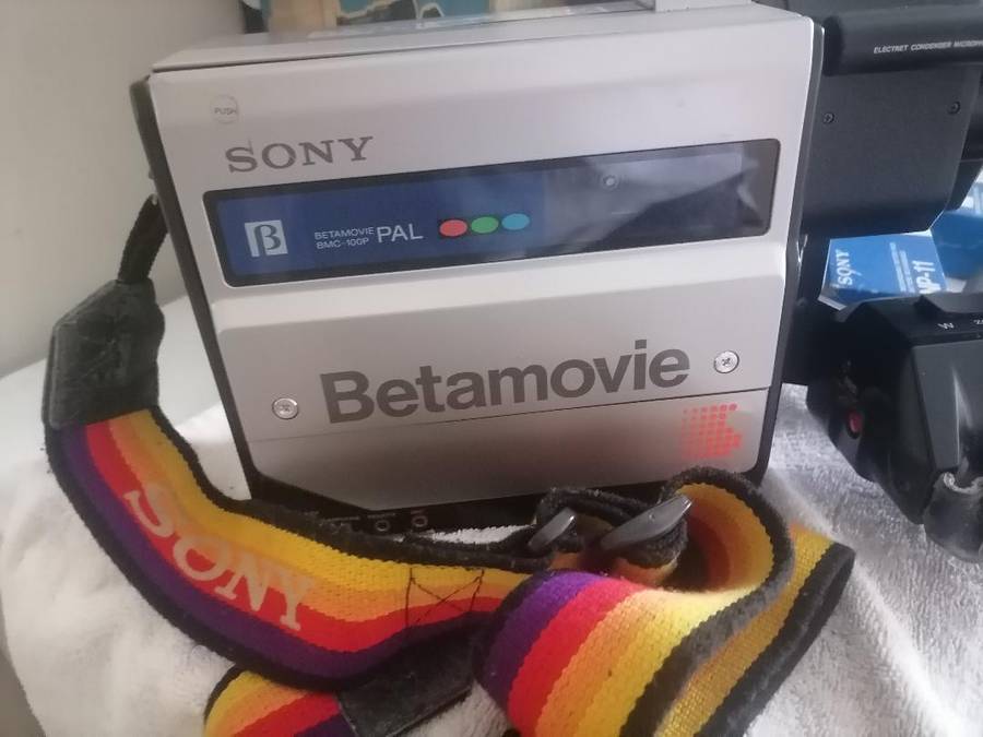 Vintage Sony Betamovie BMC-100P VIDEO CAMERA in box with batteries