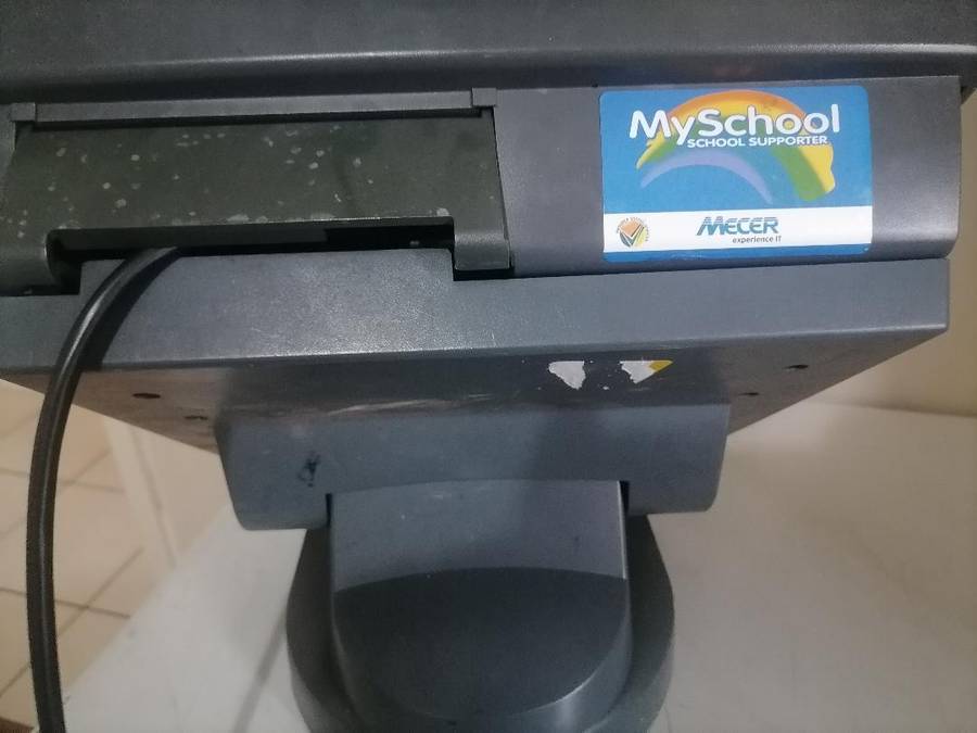 MICROS WORKSTATION 4 TOUCH SCREEN POS SYSTEM WITH STAND