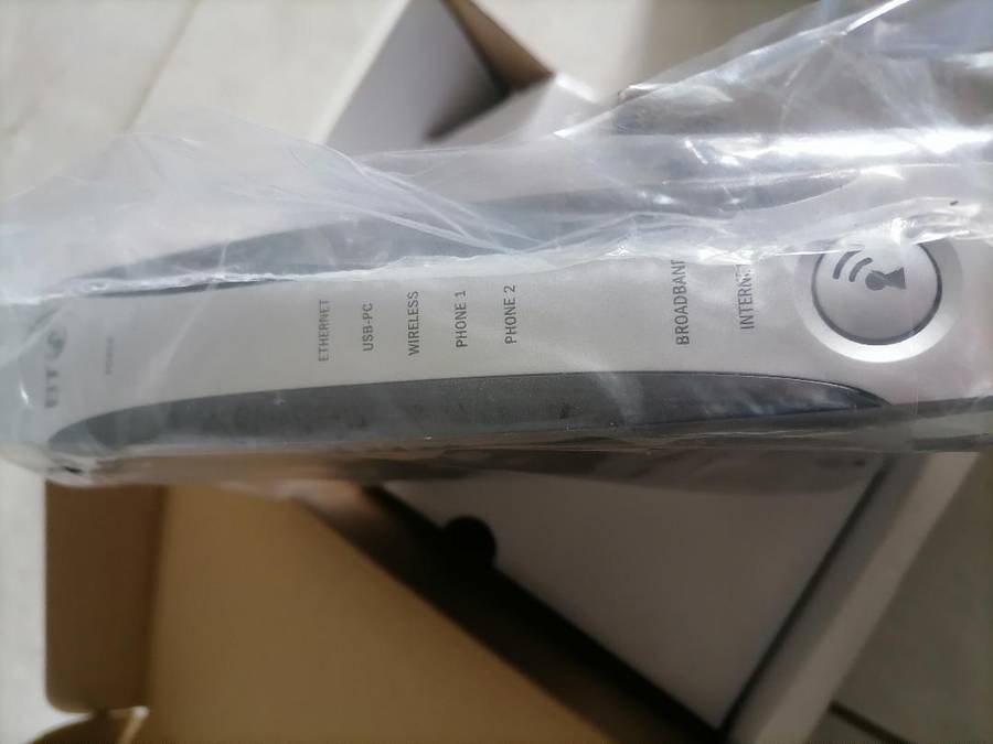 2Wire 2700HG-B 2700HGB 4-Port 10/100 Wireless G Router BT Wi-Fi Gateway