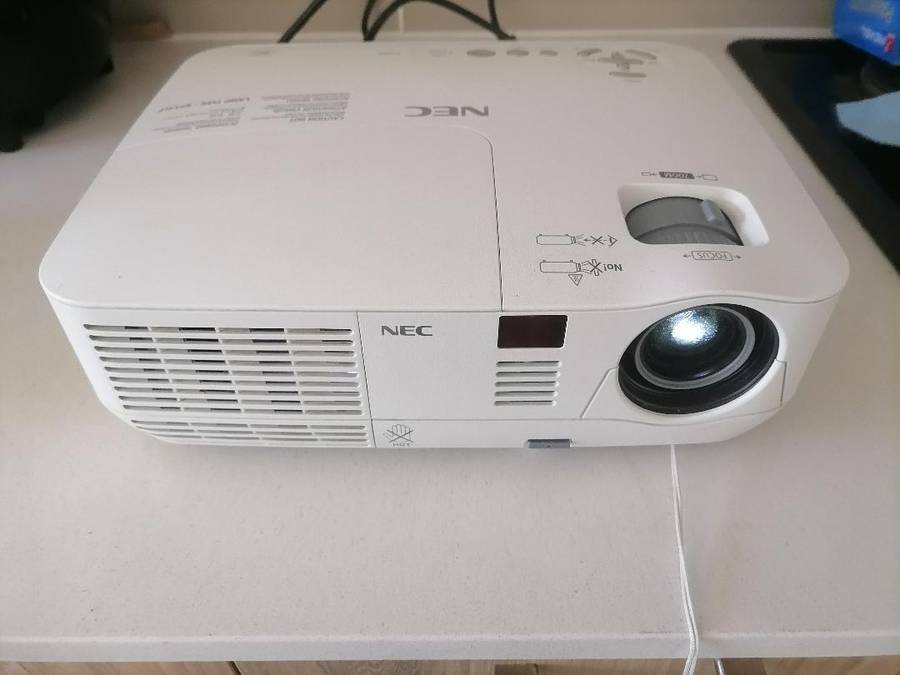 NEC NP-V260  2600-Lumen Projector