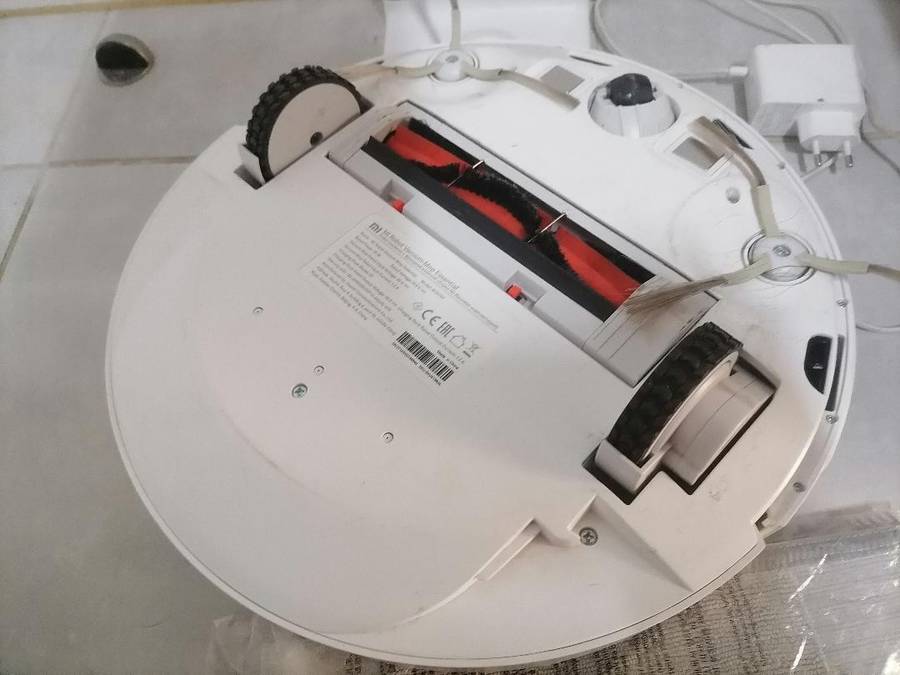 XIAOMI MI MOP ESSENTIAL ROBOT VAC WITH CHARGING STATION