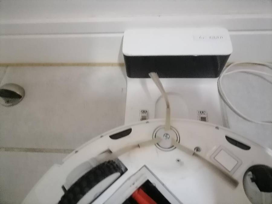 XIAOMI MI MOP ESSENTIAL ROBOT VAC WITH CHARGING STATION