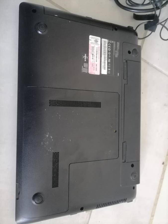 i5 Samsung NP300E5C Laptop with charger**