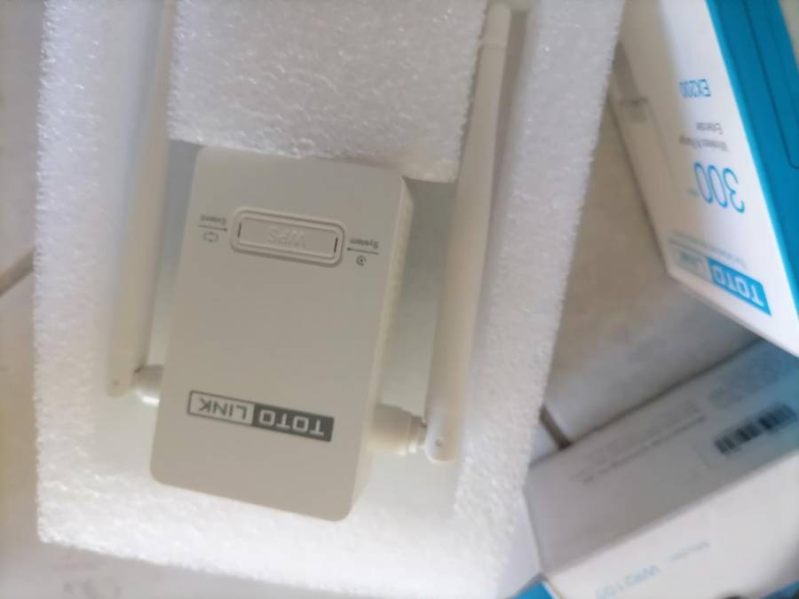 Lot of new WiFi router, Gigaport switch, Ranger extender