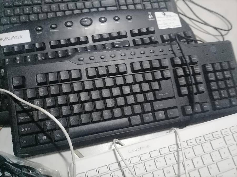BULK LOT OF PC ACCESSORIES AS PER PICS