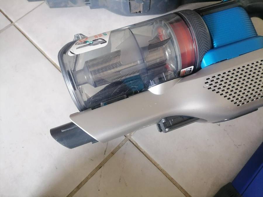 2 x Black and Decker Power Series Extreme Cordless Vacuums(spares or repairs)