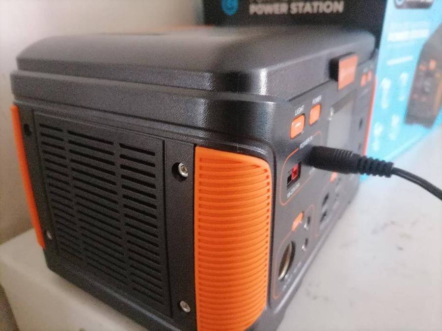 Switched 300W Professional Portable Power Station (307WH)Not charging