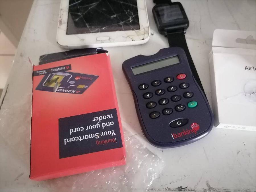 LOT OF ELECTRONICS*ONE BID FOR THE LOT*