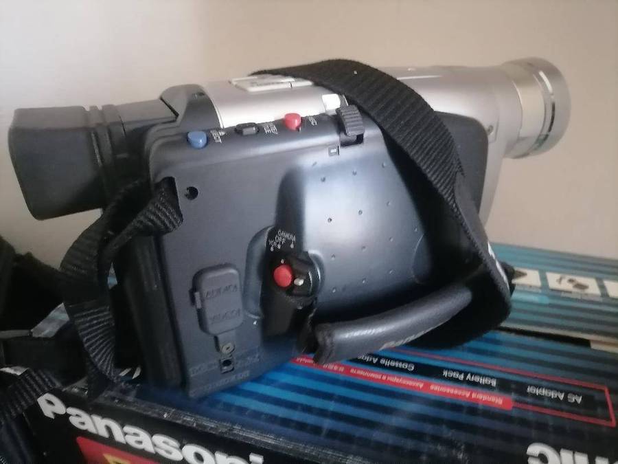 Bose radio and Panasonic camcorder bundle - one bid for both