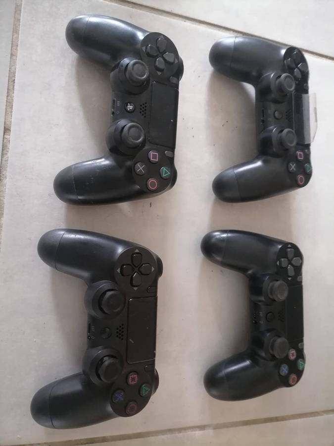 *LOT OF 4 x SONY PLAYSTATION 4 WIRELESS CONTROLLERS*ONE BID FOR LOT*WORKING*