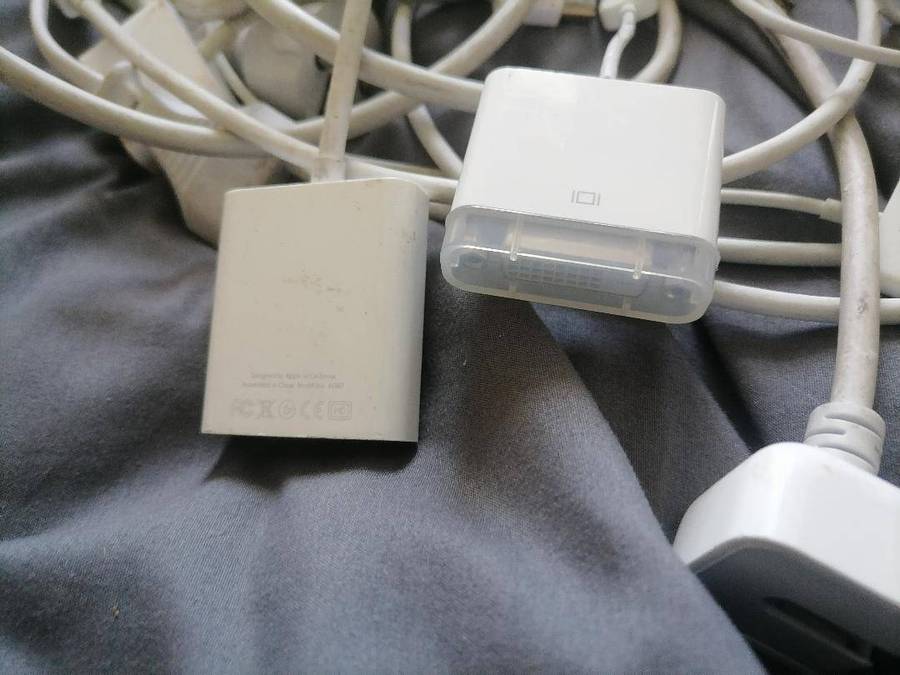 Lot of Apple Items*lot sold as is*
