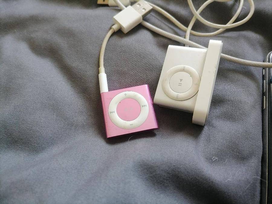 Lot of Apple Items*lot sold as is*