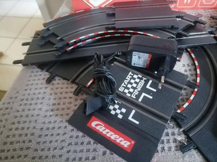 Lot of untested TV games, scale electric cars etc.