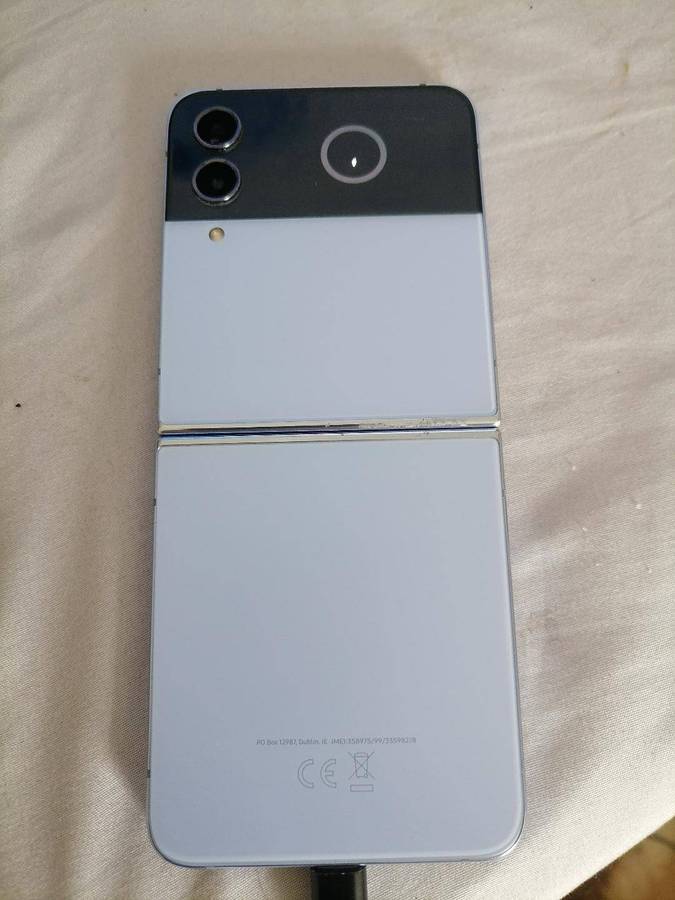 SAMSUNG GALAXY Z FLIP 4(DEFECTIVE)