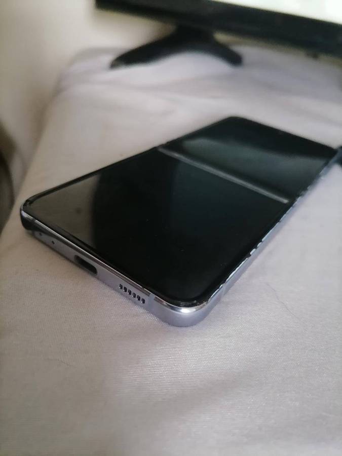 SAMSUNG GALAXY Z FLIP 4(DEFECTIVE)