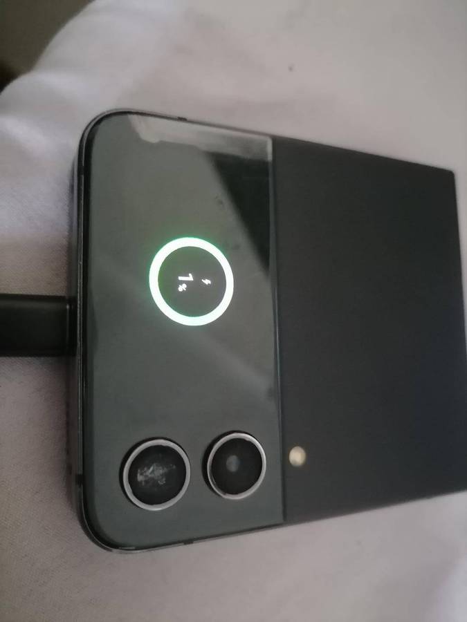SAMSUNG GALAXY Z FLIP 4(DEFECTIVE)