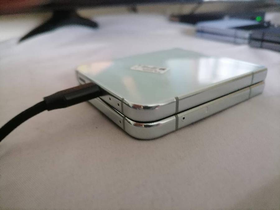 SAMSUNG Z FLIP 5(DEFECTIVE)